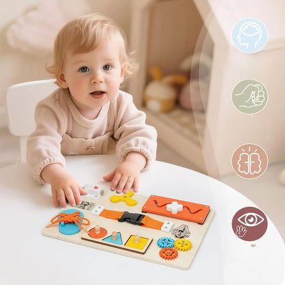 Busy board orange bebe joue seul