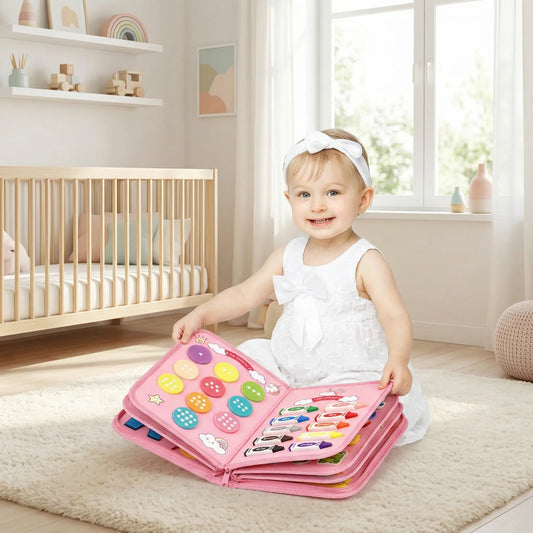 busy board licorne fillette tient tableau