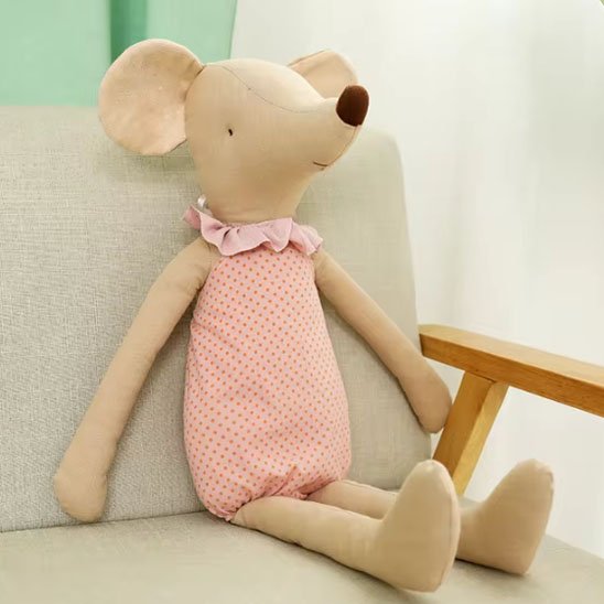 Doudou fille au canape
