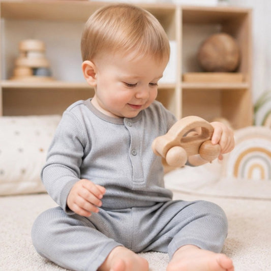 Jouet bebe boy contemple voiture bois