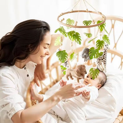 Mobile bébé jungle maman joue aussi