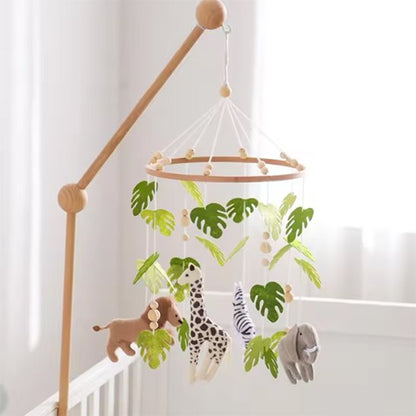 Mobile bébé jungle présentation fond blanc