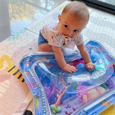 Tapis d'eau bébé boy tetine secoue
