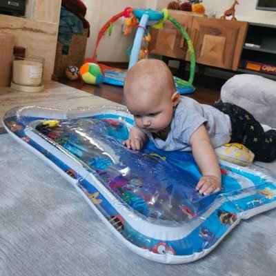 Tapis d'eau bébé garconet rampe