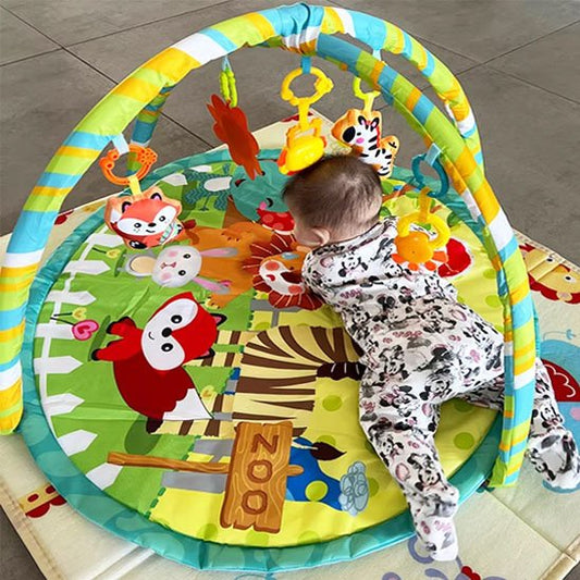 tapis d'éveil zoo bebe sur ventre